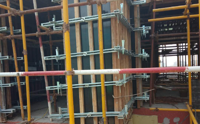 建筑剪力墙钢背楞支撑体系图片